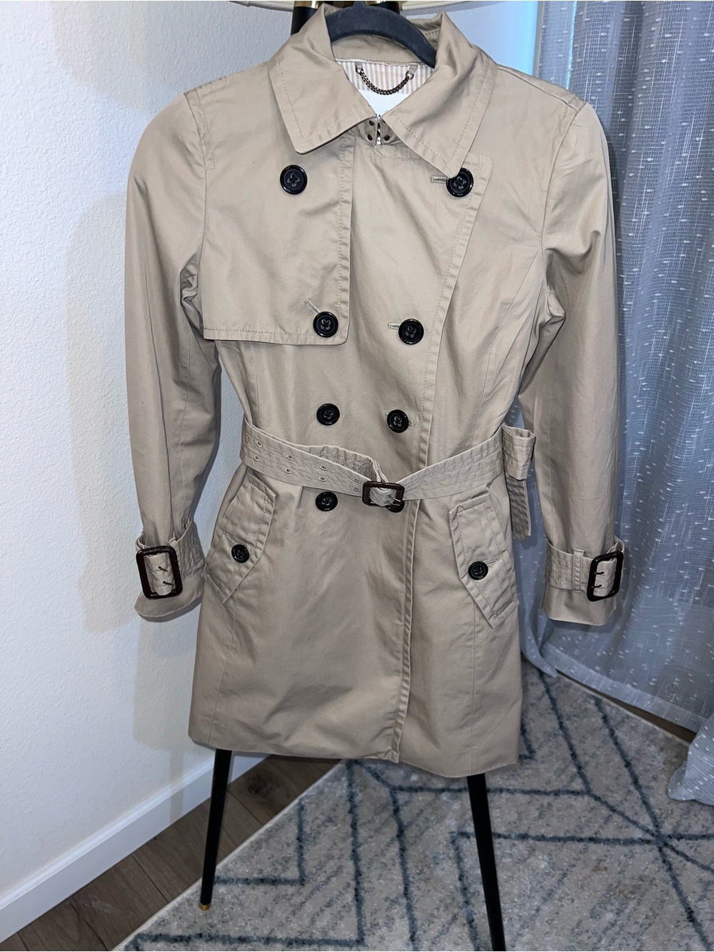 XS Petite Women’s Banana Republic Classic camel trench coat